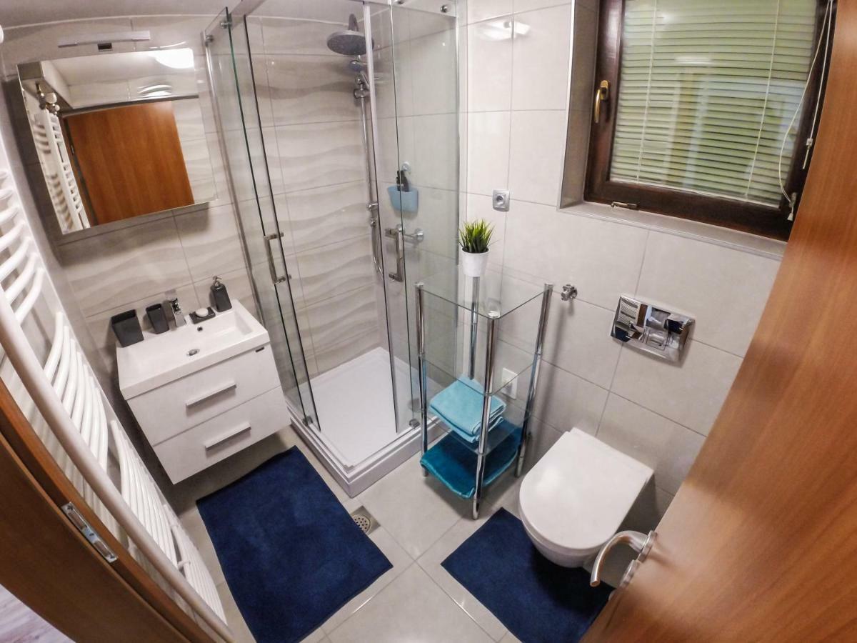 Ferienwohnung Hisa Pri Jezeru Dobrovnik Exterior foto
